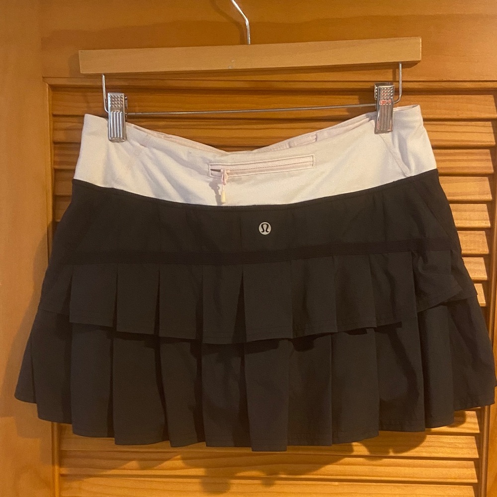 Lululemon Athletica Black and Pale Pink Skort 6